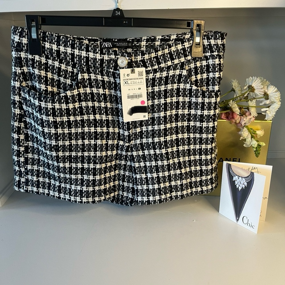 Zara Black and White High Waist Shorts with Houndstooth Pattern